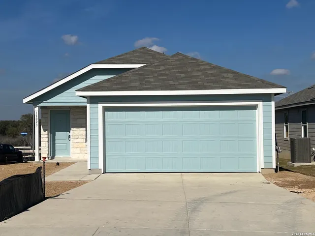 $1,900 | 15023 Morgan View, San Antonio, TX 78253