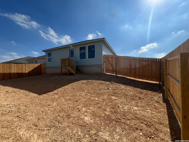 $1,900 | 15023 Morgan View, San Antonio, TX 78253