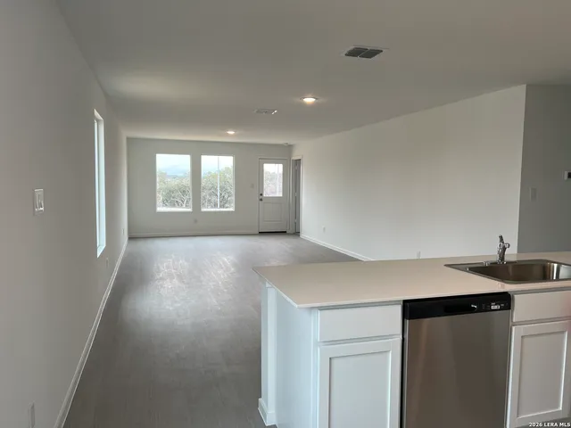 $1,900 | 15023 Morgan View, San Antonio, TX 78253