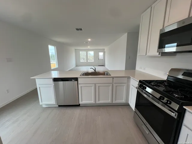 $1,900 | 15023 Morgan View, San Antonio, TX 78253