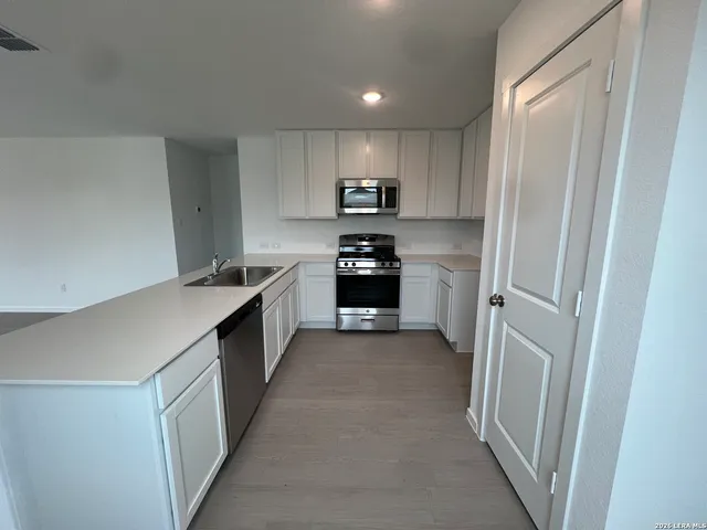 $1,900 | 15023 Morgan View, San Antonio, TX 78253