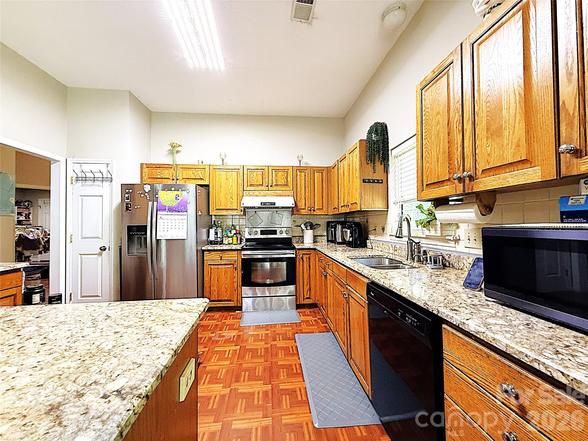 13636 Portpatrick Lane Matthews, NC 28105 - Photo 5 of 32