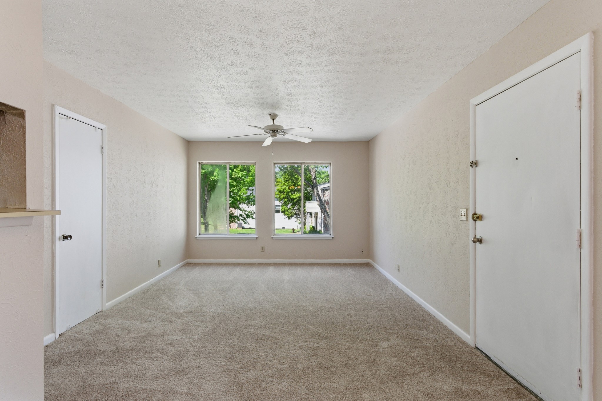 810 Bellevue Road, Unit 202 Nashville, TN 37221 - Photo 4 of 17 a view of an empty room with a window