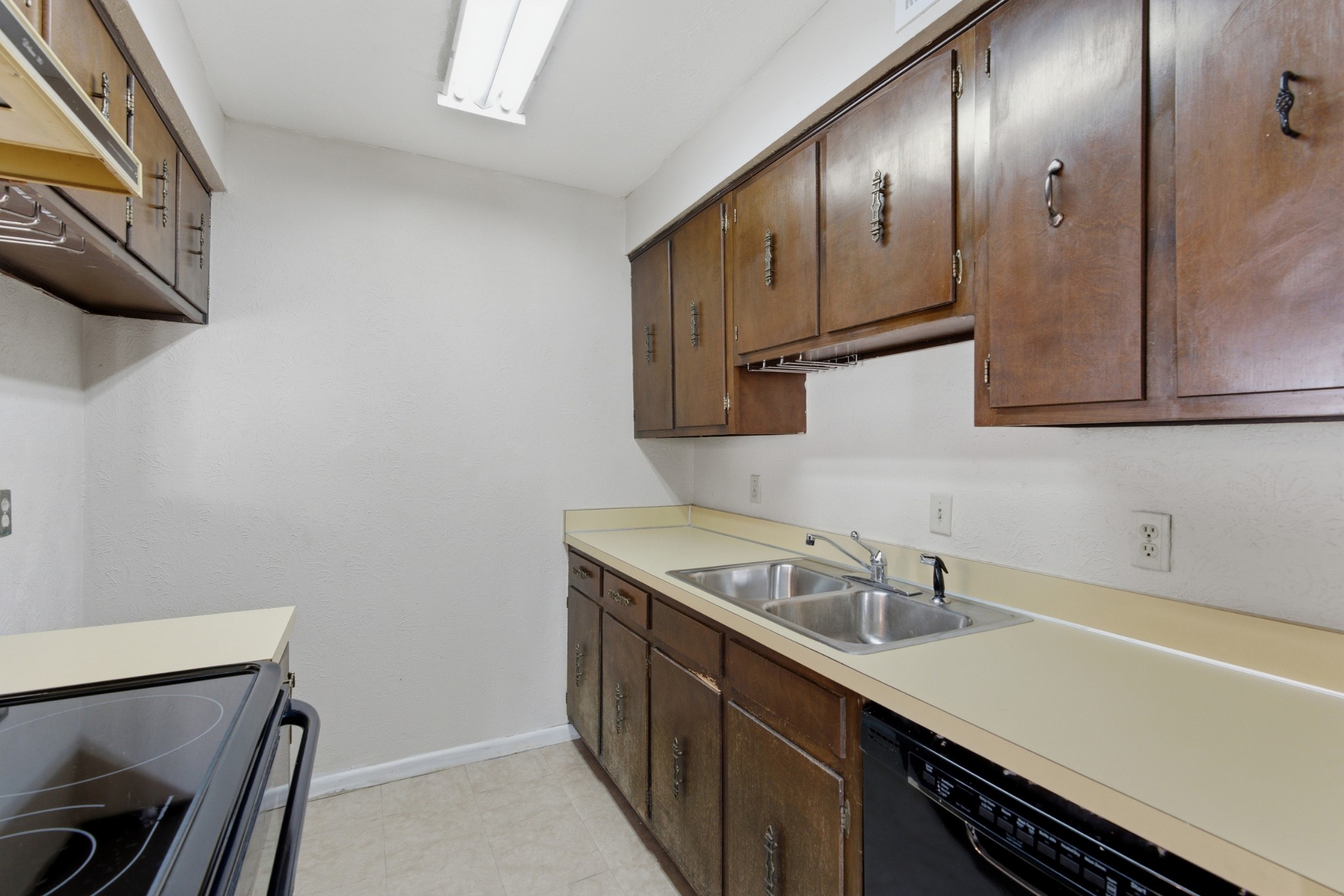 810 Bellevue Road, Unit 202 Nashville, TN 37221 - Photo 10 of 17 a kitchen with stainless steel appliances a sink stove and cabinets