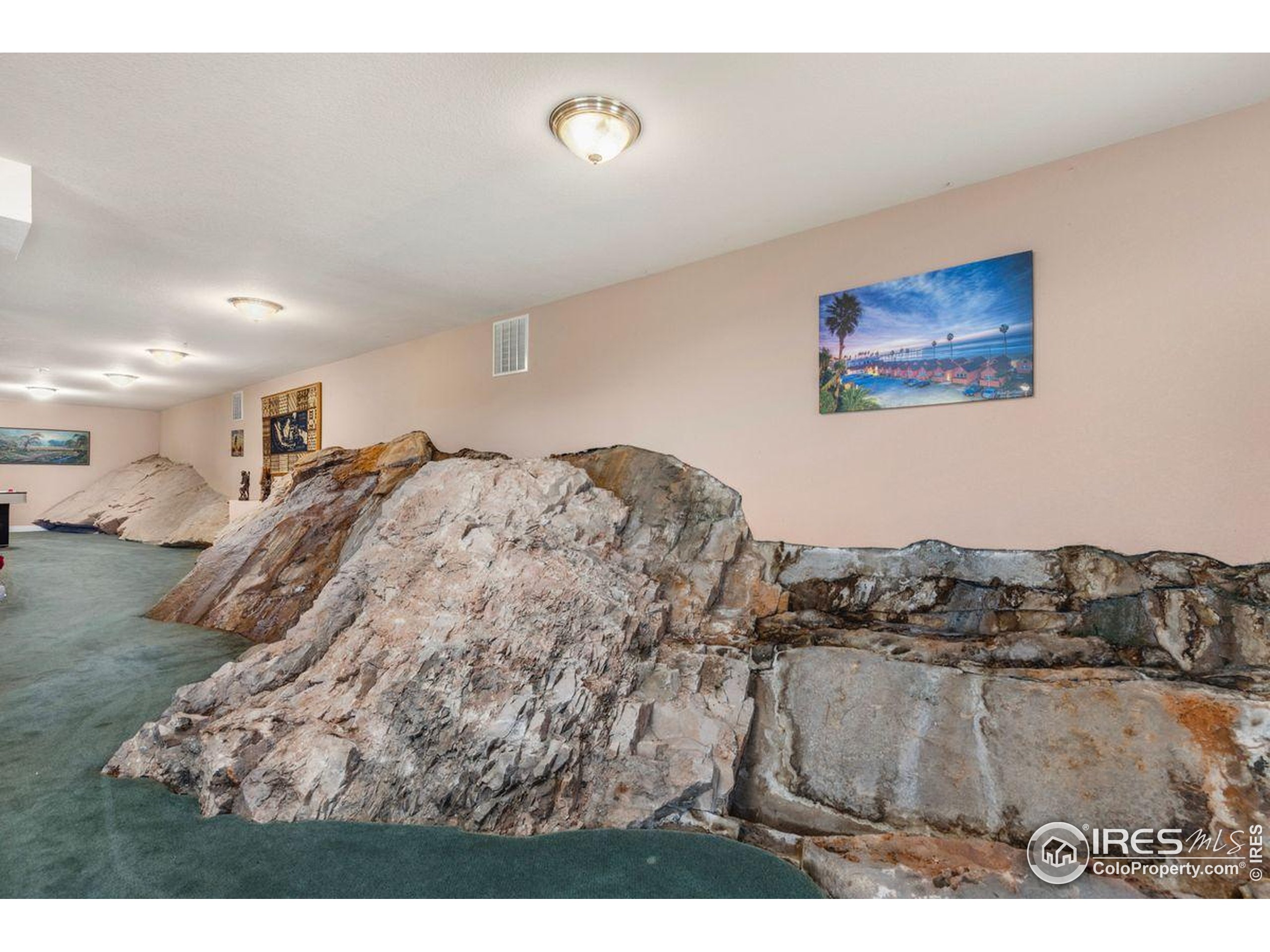 6183 Red Hill Road Boulder, CO 80302 - Photo 16 of 34 a view of a bedroom