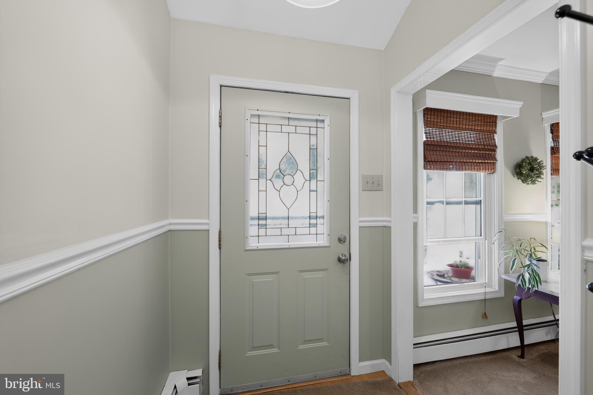 233 Snyder Road Pottstown, PA 19464 - Photo 9 of 39 Front Door Inside View