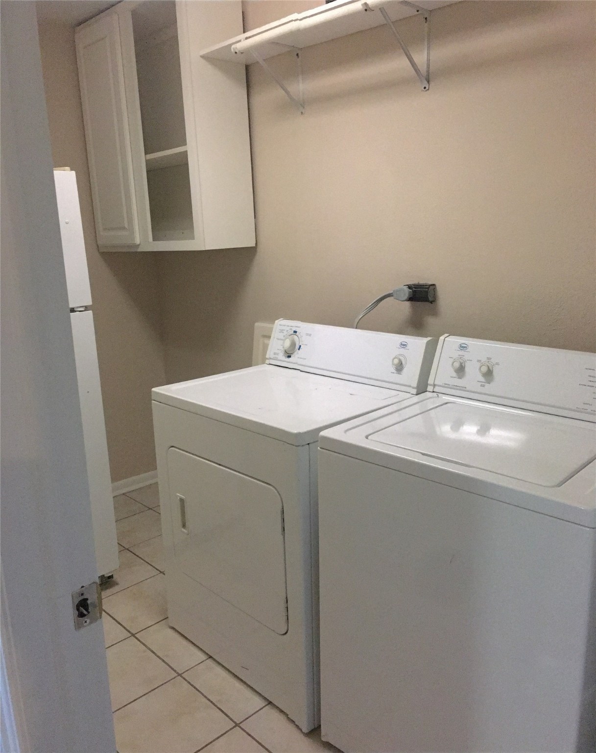 2283 McCaleb Road Montgomery, TX 77316 - Photo 7 of 45 a utility room with dryer and washer
