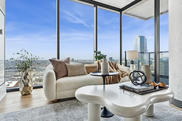 $755,000 | 234 West Polk Street, Unit 2802, Chicago, IL 60605