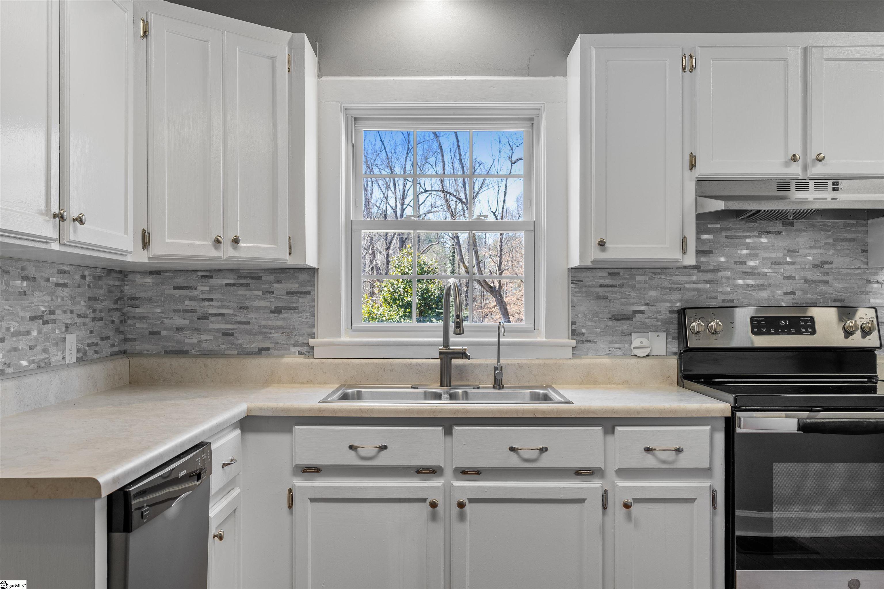 205 Pine Street Extension Greer, SC 29651 - Photo 13 of 42