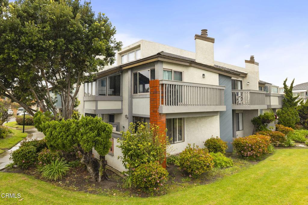 3464 Sunset Lane Oxnard, CA 93035 - Photo 2 of 46 a front view of a house with a yard
