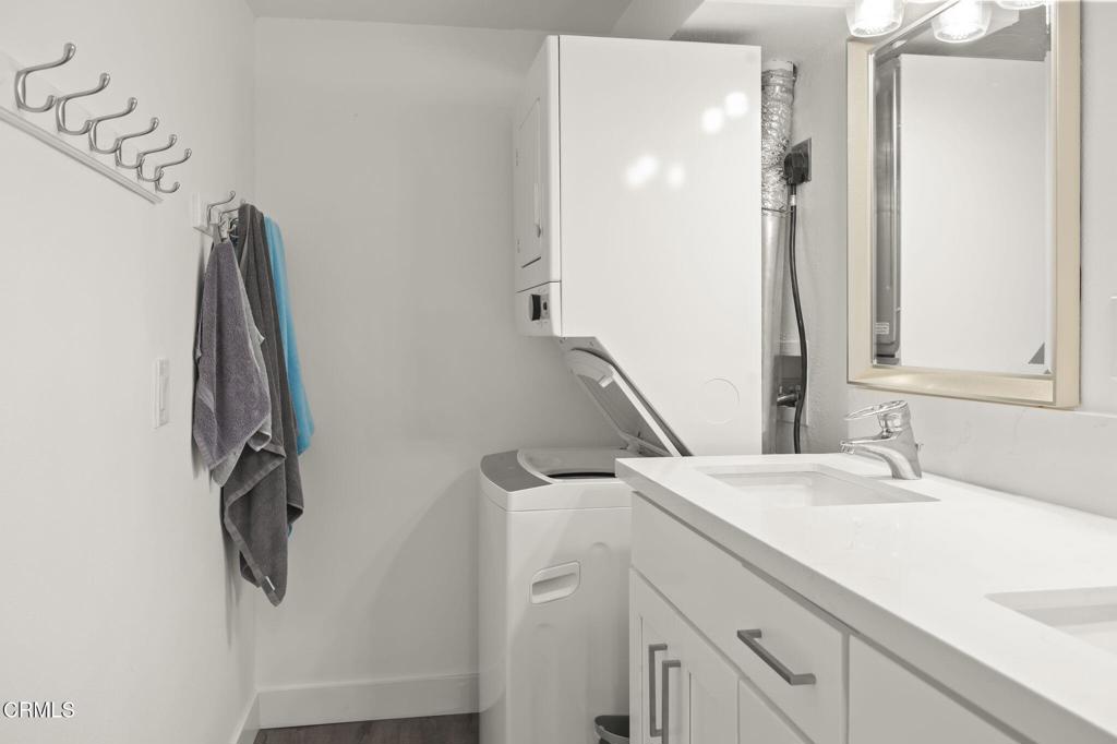 3464 Sunset Lane Oxnard, CA 93035 - Photo 26 of 46 a bathroom with a sink vanity and a mirror