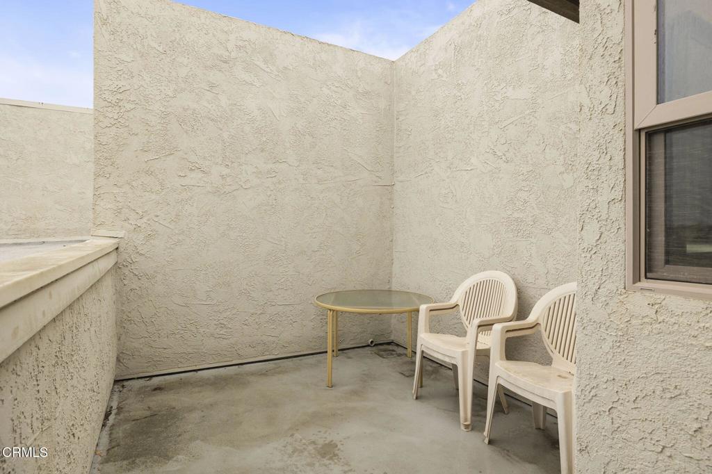 3464 Sunset Lane Oxnard, CA 93035 - Photo 31 of 46 a chair and a table in a room