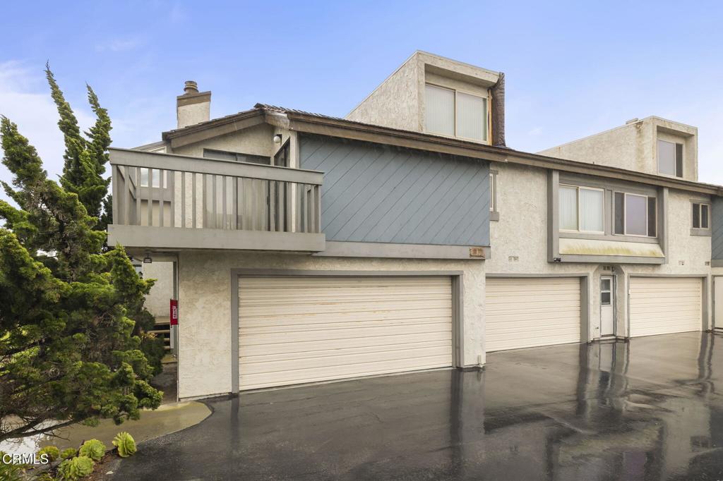 3464 Sunset Lane Oxnard, CA 93035 - Photo 32 of 46 a front view of a house