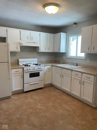 $1,100 | 1023 Janet Drive, Greenwood, IN 46142