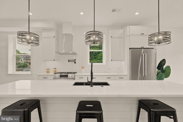 $1,250,000 | 2035 North Capitol Street Northeast, Washington, DC 20002