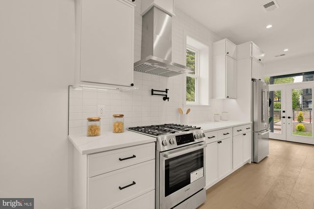 $1,250,000 | 2035 North Capitol Street Northeast, Washington, DC 20002