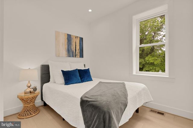 $1,250,000 | 2035 North Capitol Street Northeast, Washington, DC 20002