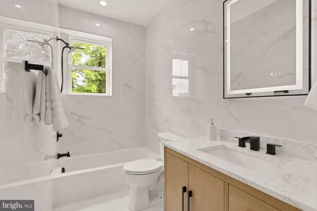 $1,250,000 | 2035 North Capitol Street Northeast, Washington, DC 20002