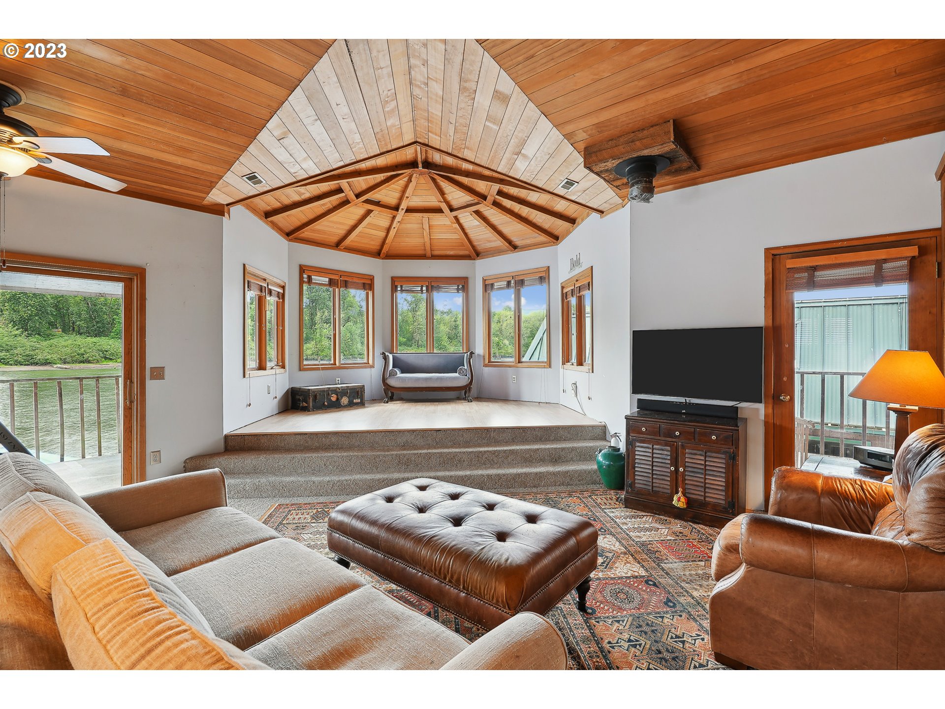 15500 Northwest Ferry Road, Unit 2 Portland, OR 97231 - Photo 21 of 46 Family Room