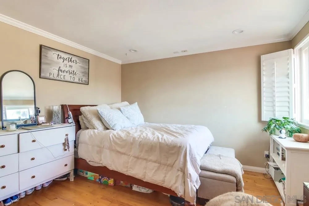 40 Bahama Bend Coronado, CA 92118 - Photo 26 of 36 a bedroom with a bed and a potted plant