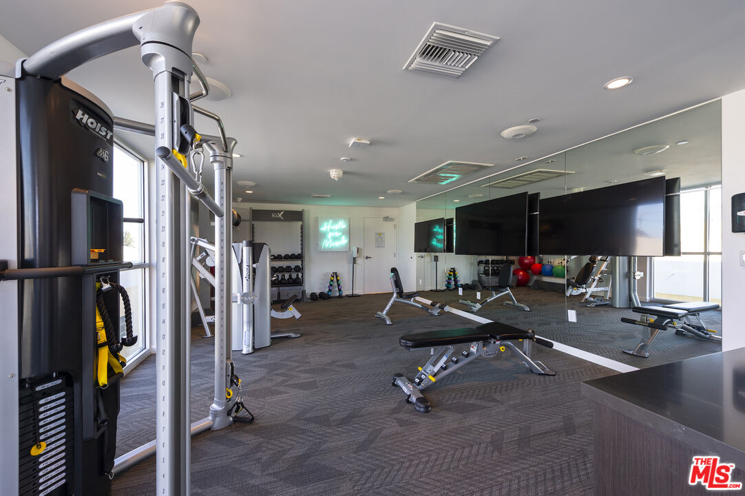 2929 Pennsylvania Avenue, Unit 111 Santa Monica, CA 90404 - Photo 11 of 28 a view of a room with gym equipment