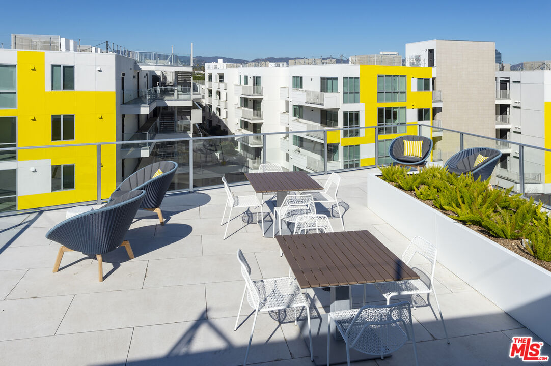 2929 Pennsylvania Avenue, Unit 111 Santa Monica, CA 90404 - Photo 7 of 28 a view of a balcony with chairs