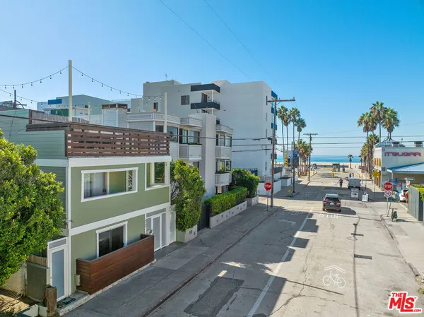 $3,150,000 | 32 North Venice Boulevard, Venice, CA 90291