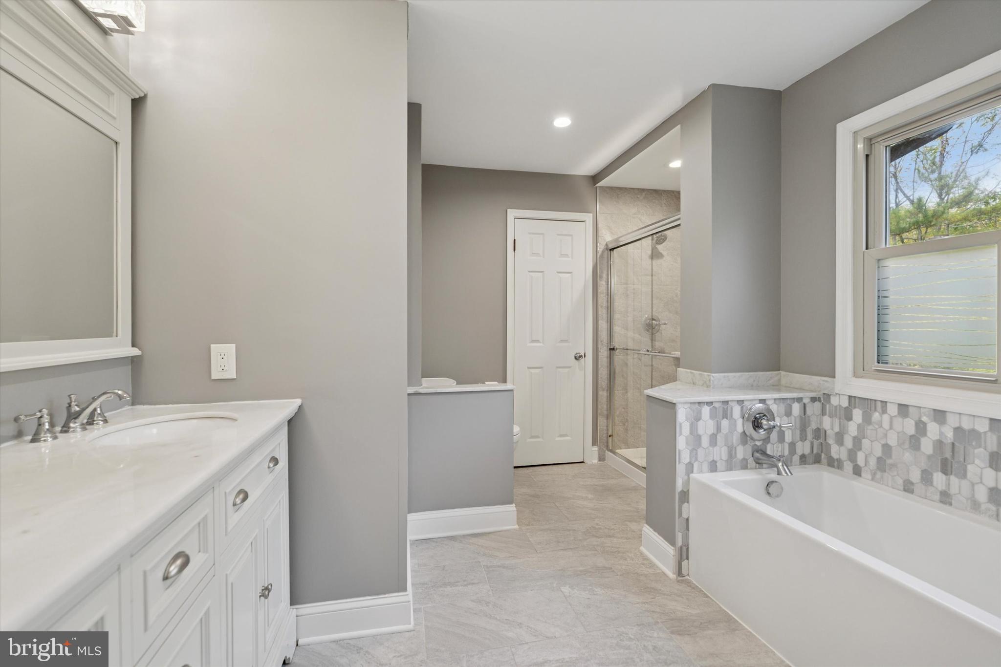 82 Bunker Hill Court, Unit 82 Wayne, PA 19087 - Photo 16 of 23 a spacious bathroom with a tub sink and mirror