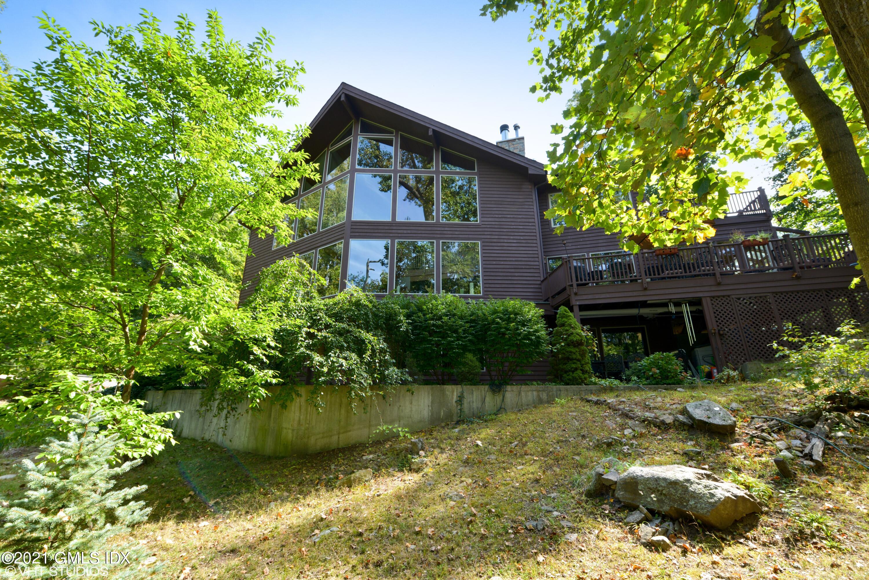 78 Long Meadow Road Riverside, CT 06878 - Photo 15 of 18 a backyard of a house with lots of green space