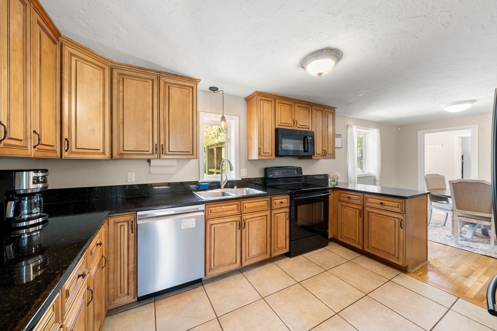 302 Ames Way Barnstable, MA 02632 - Photo 11 of 37