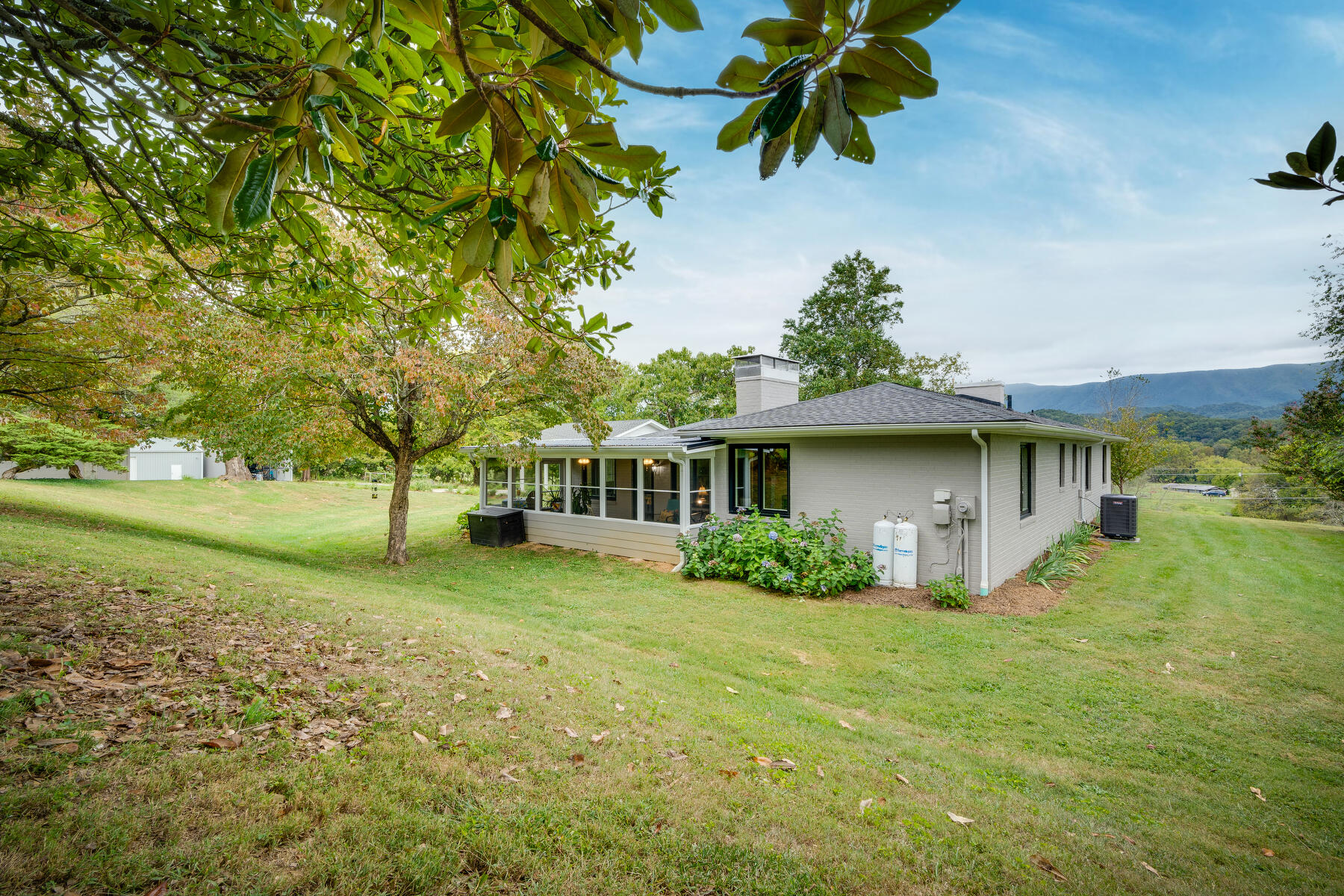 202 Green Road Bristol, TN 37620 - Photo 42 of 72 042