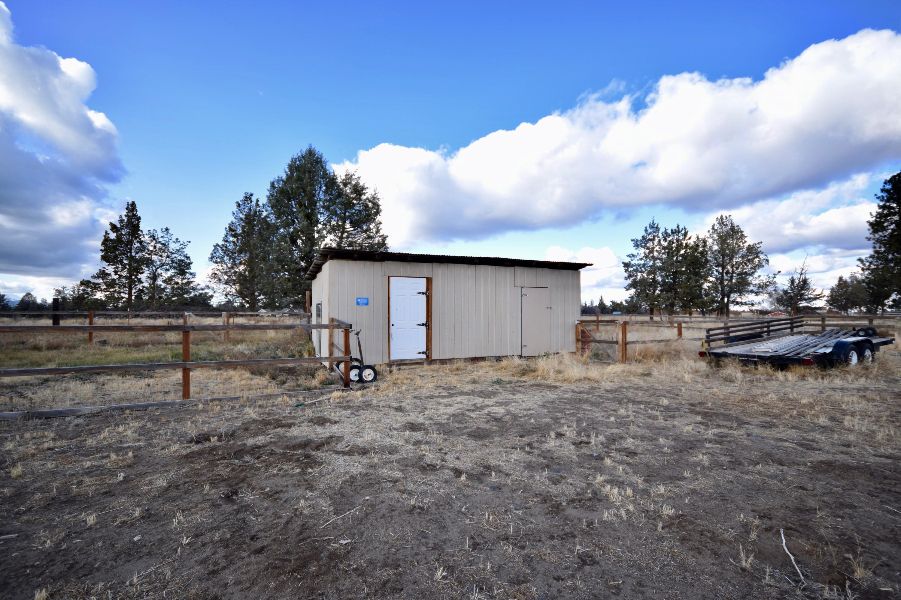 22169 Nelson Road Bend, OR 97701 - Photo 22 of 42 DSC_0050