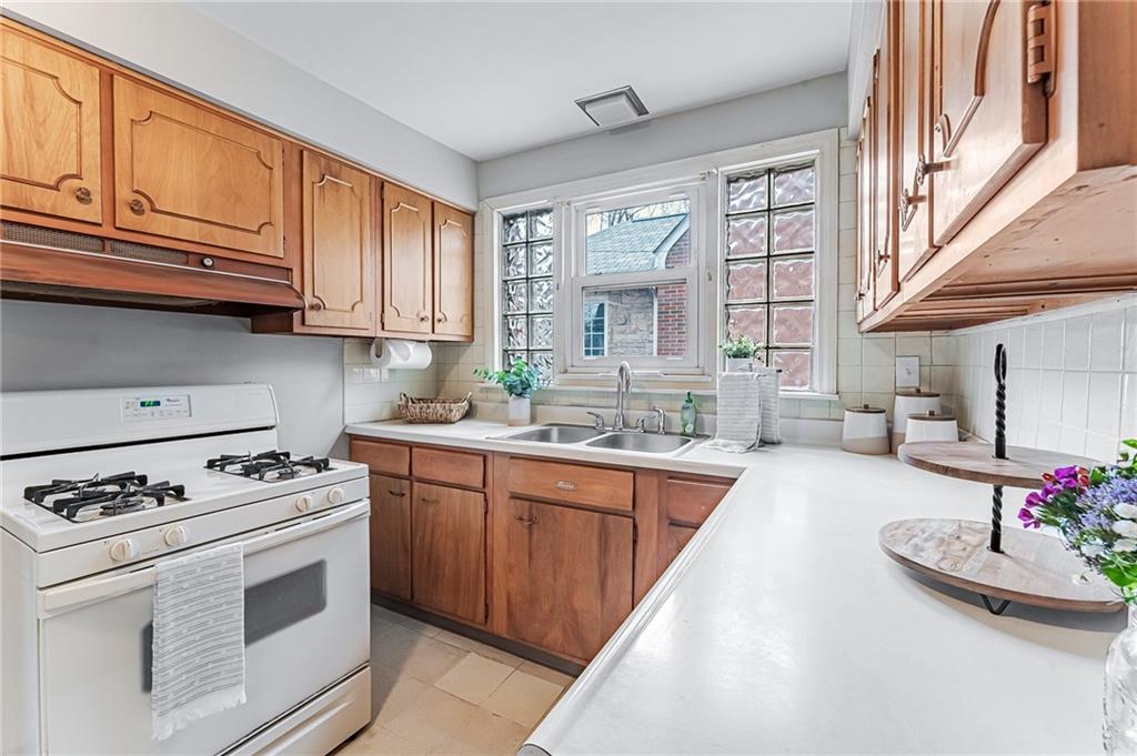 34 Warriors Road Pittsburgh, PA 15220 - Photo 11 of 25 Gallery Image 11