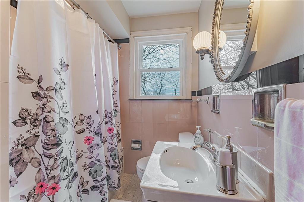 34 Warriors Road Pittsburgh, PA 15220 - Photo 15 of 25 Gallery Image 15