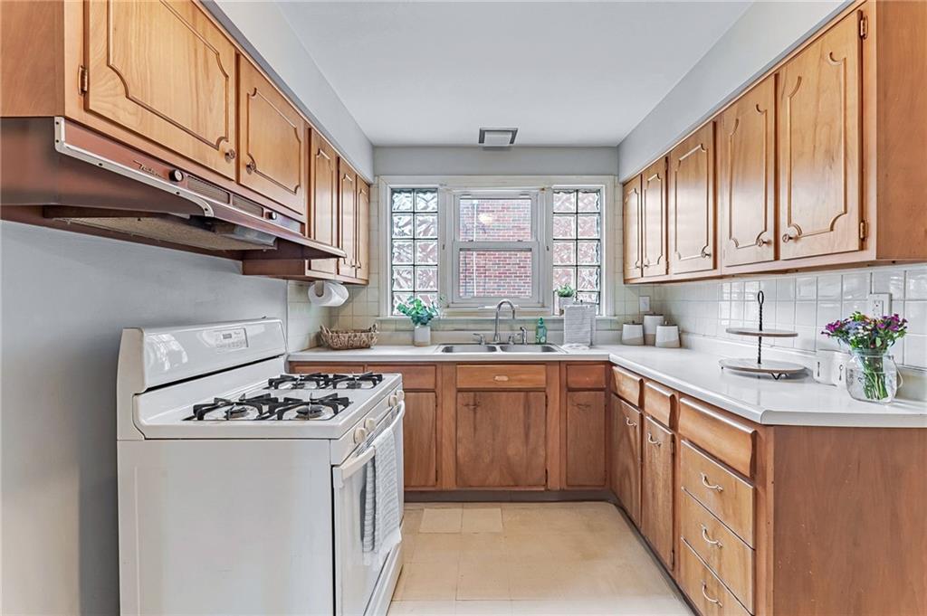 34 Warriors Road Pittsburgh, PA 15220 - Photo 8 of 25 Gallery Image 8