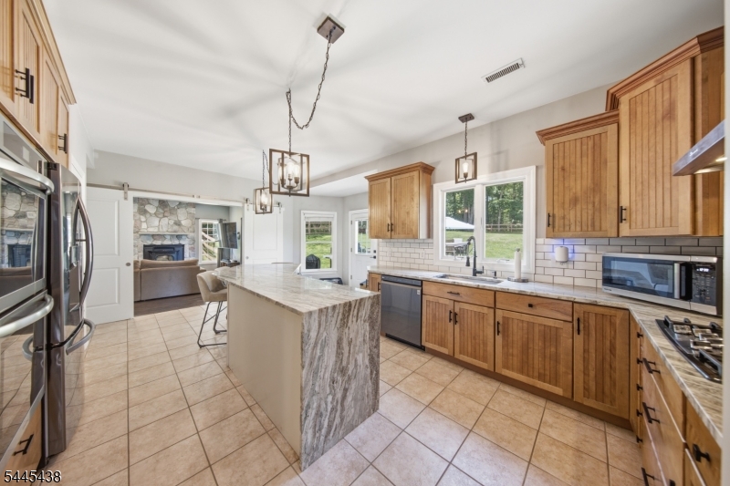 104 Haggerty Road Wantage, NJ 07461 - Photo 4 of 20