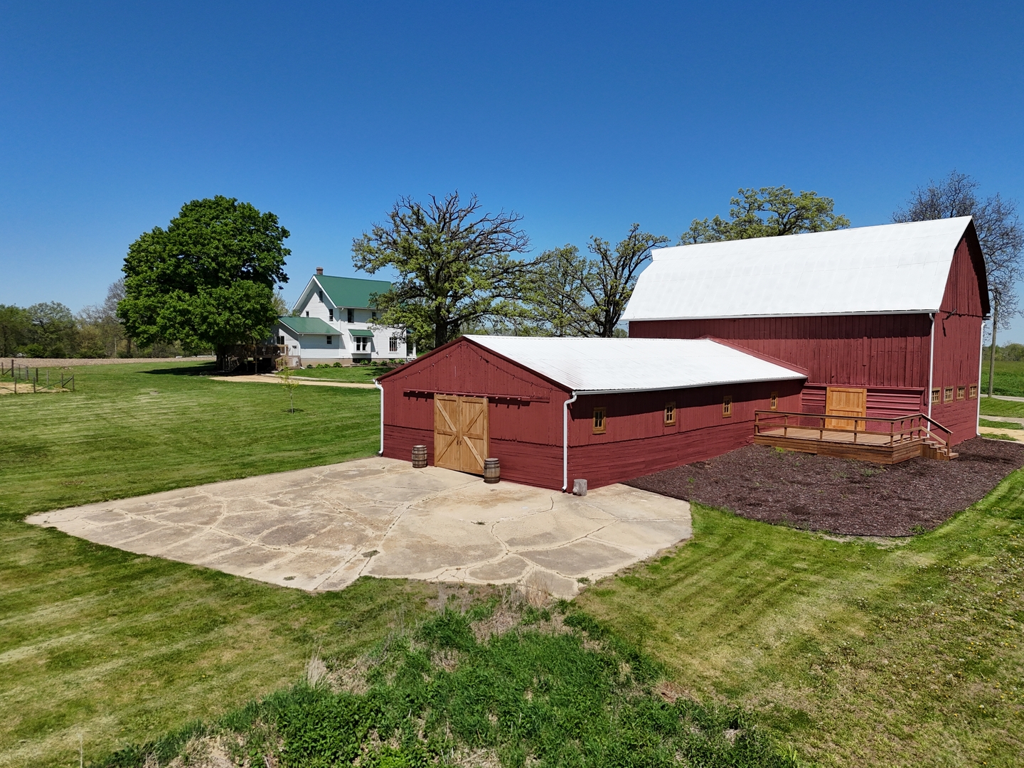4895 West Stephenson St Road Freeport, IL 61032 - Photo 4 of 66 a view of a backyard with a garden