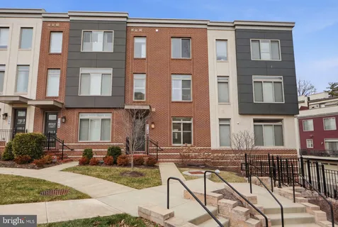 $965,000 | 5146 Carters Lane, Alexandria, VA 22311