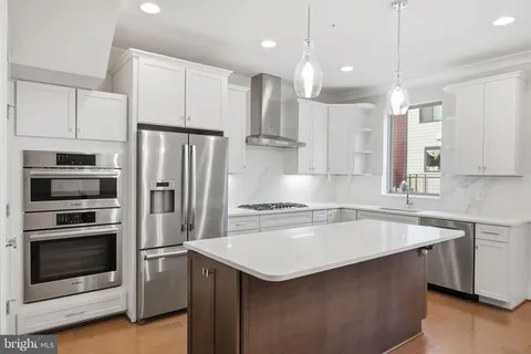 $965,000 | 5146 Carters Lane, Alexandria, VA 22311