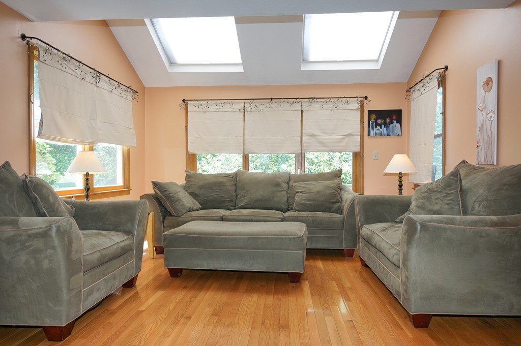27 Lanthorn Road Northborough, MA 01532 - Photo 5 of 27 Gallery Image 5