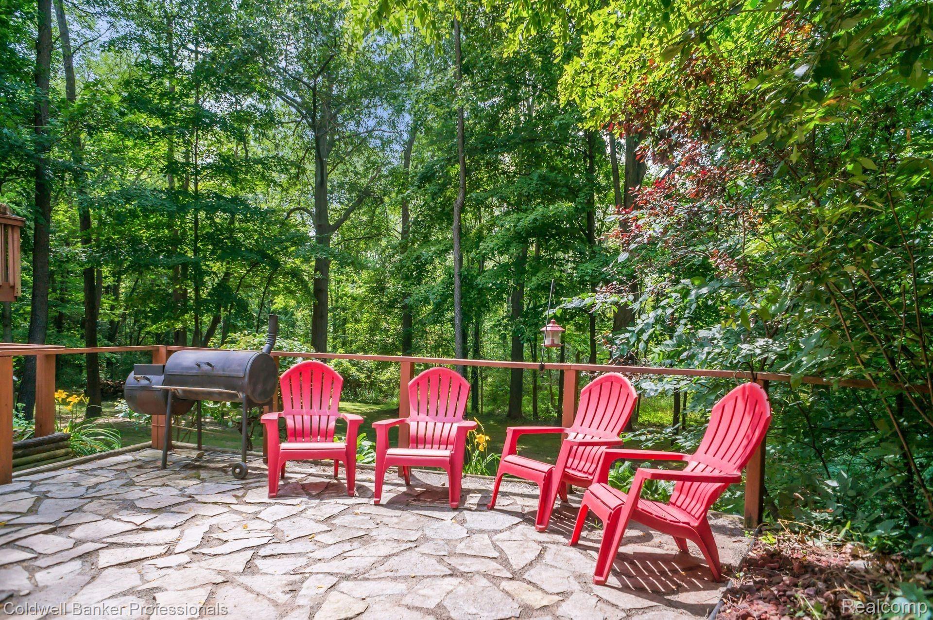 2480 Melvin Road Pinckney, MI 48169 - Photo 36 of 39 Patio
