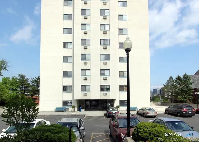 $1,700 | 51 Schuyler Avenue, Unit 6G, Stamford, CT 06902