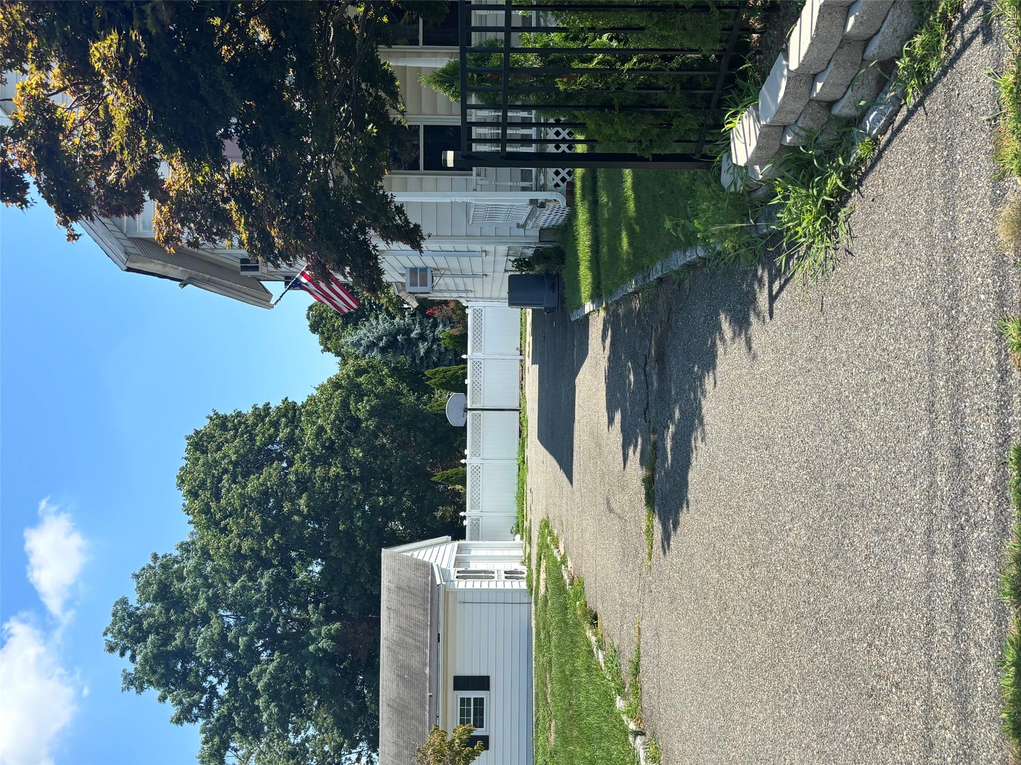 1023 Newbridge Road Bellmore, NY 11710 - Photo 9 of 10 Gallery Image 9
