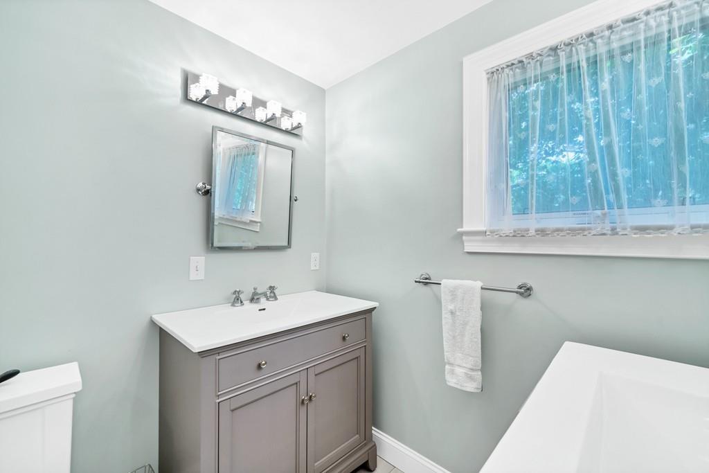 195 Topsfield Road Wenham, MA 01984 - Photo 6 of 18 Gallery Image 6