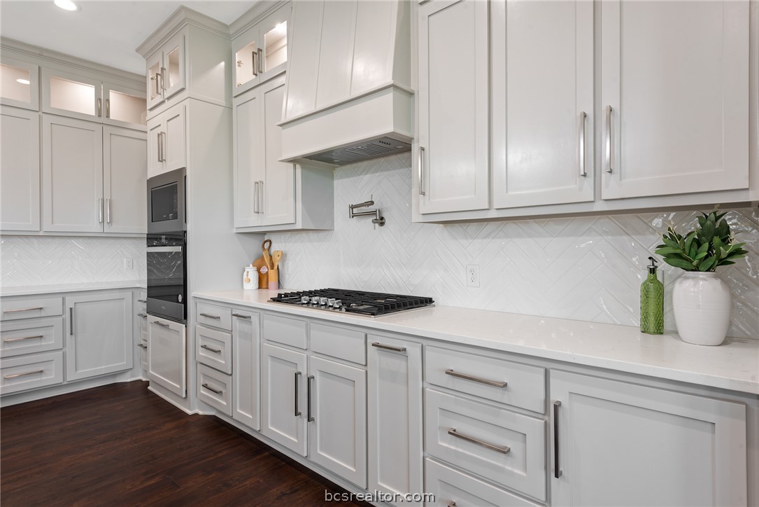 7844 Mathis Crk Drive Bryan, TX 77808 - Photo 17 of 48 a kitchen with white cabinets and white appliances