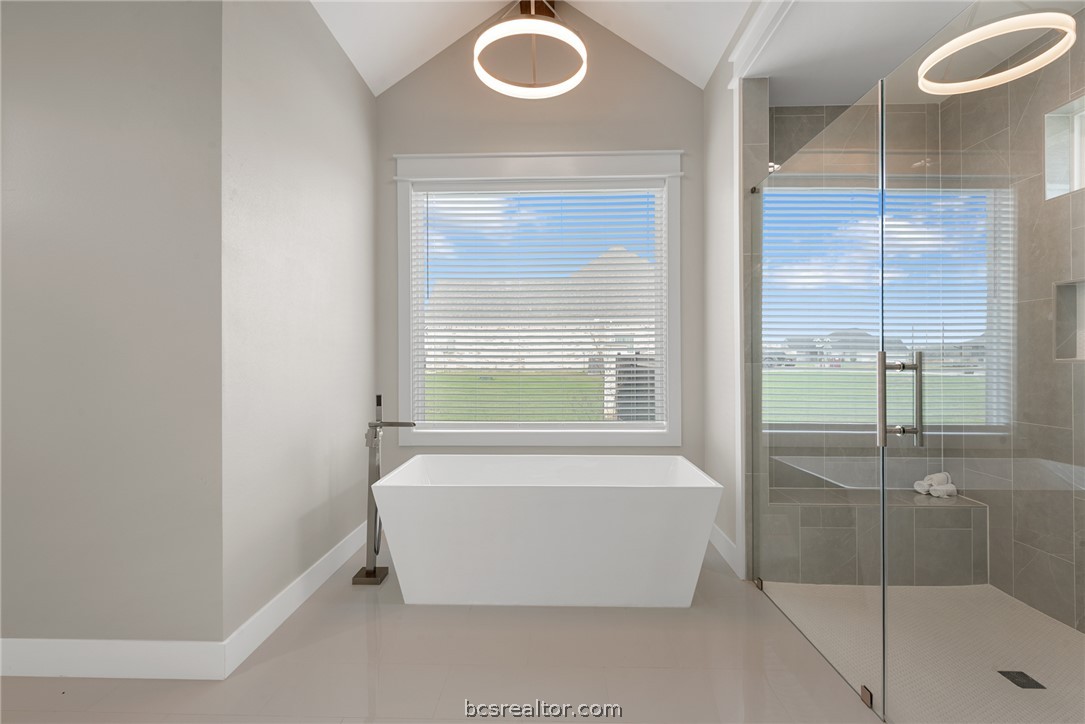 7844 Mathis Crk Drive Bryan, TX 77808 - Photo 26 of 48 a bathroom with a tub and shower