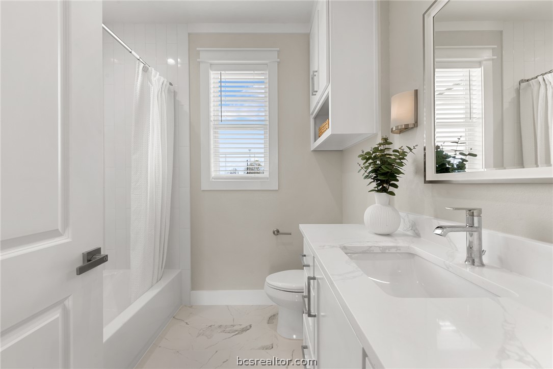 7844 Mathis Crk Drive Bryan, TX 77808 - Photo 42 of 48 a bathroom with a sink toilet and shower