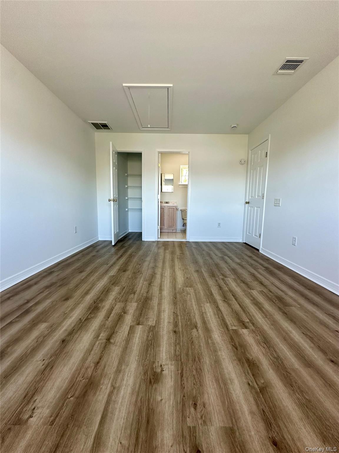 1403 Pebble Beach Path Riverhead, NY 11901 - Photo 23 of 35 Upstairs bedroom with second attached full bath.