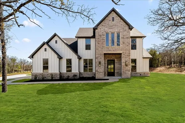 $647,900 | 131 Spring Valley Road, Paradise, TX 76073