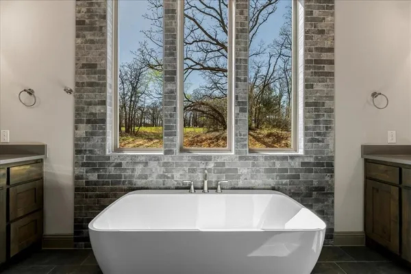 $647,900 | 131 Spring Valley Road, Paradise, TX 76073